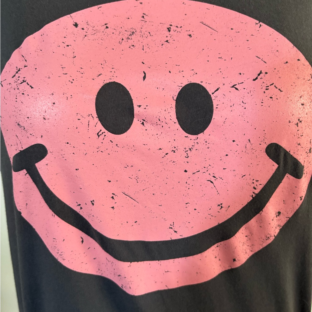 Tres Bien Pink Smiley Tee. Size M/L